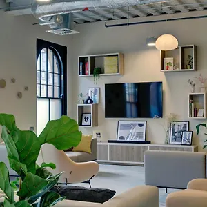Destiny Student - Broga House Apartament